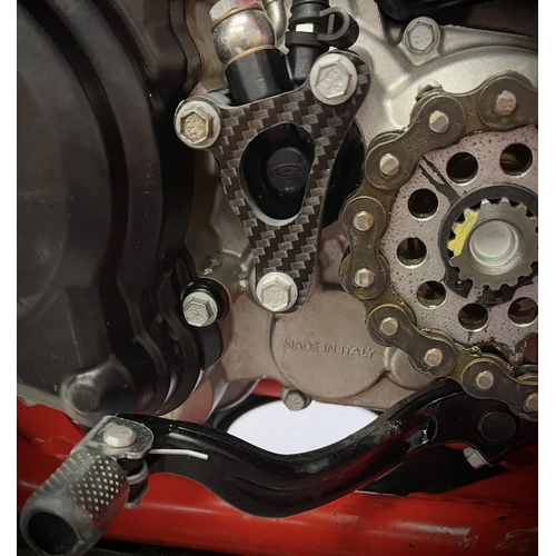 P3 CARBON SLAVE CYLINDER GUARD RR/RX/XT MY06>
